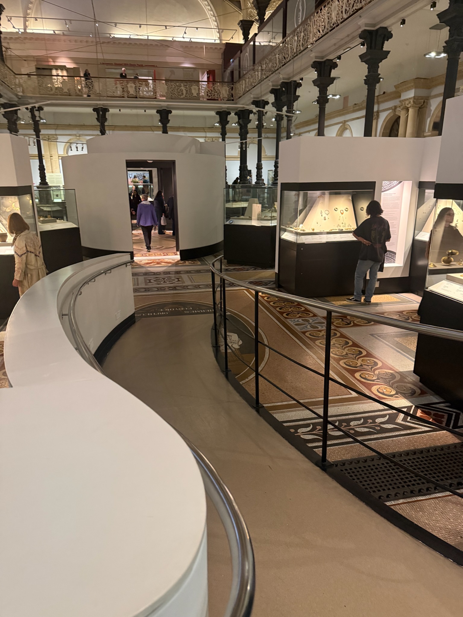 curved ramp floor in the middle of exhibition with multiple artifacts around